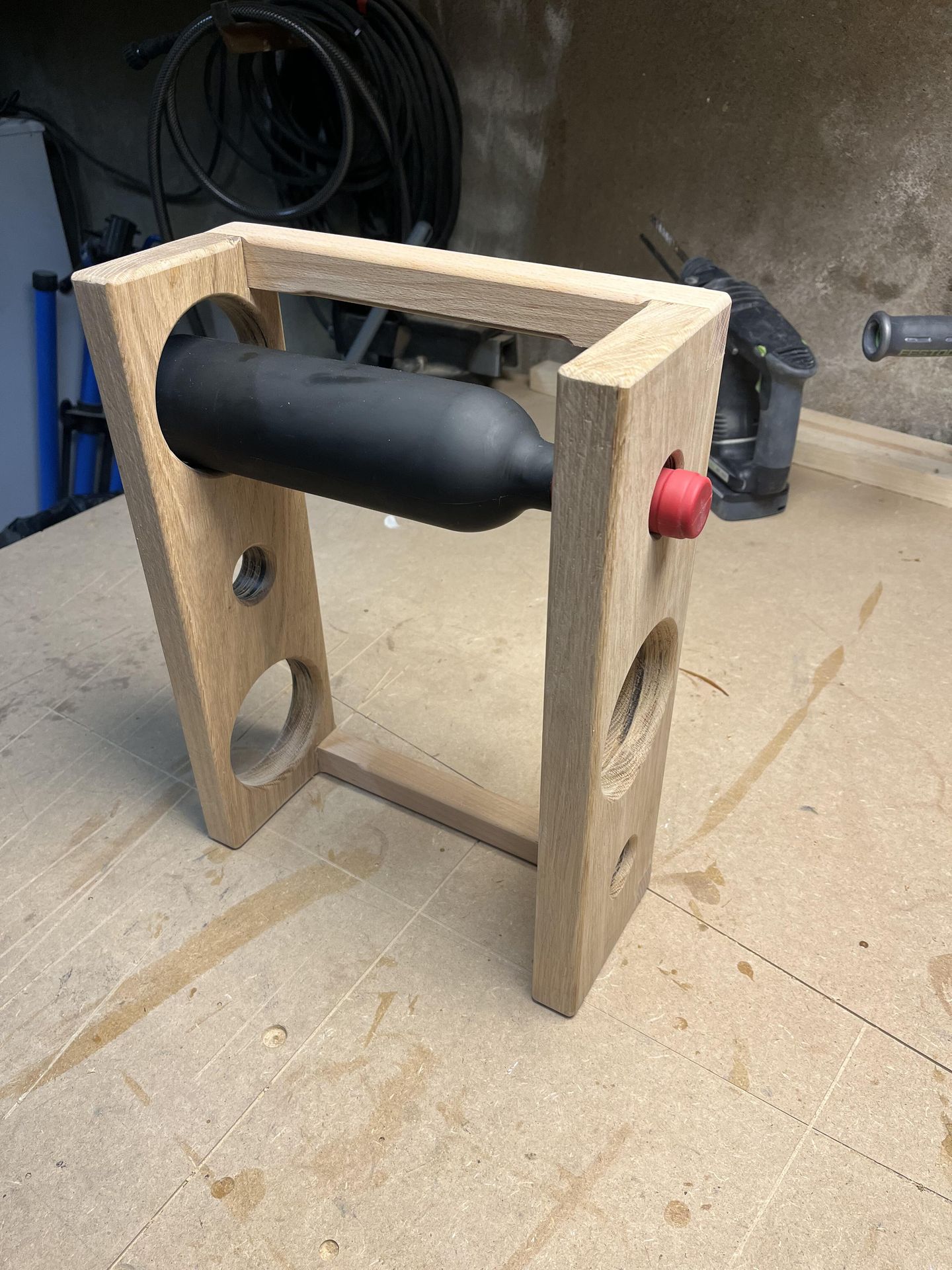 Porte-bouteilles en bois massif fabriqué sur mesure