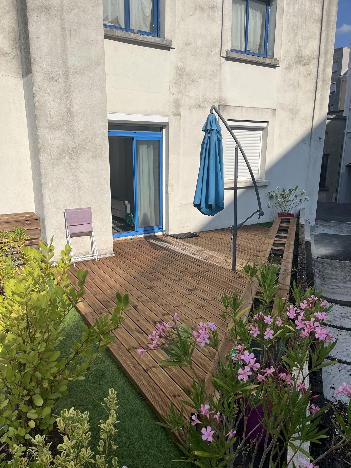 Terrasse bois posée sur l'Île de Nantes